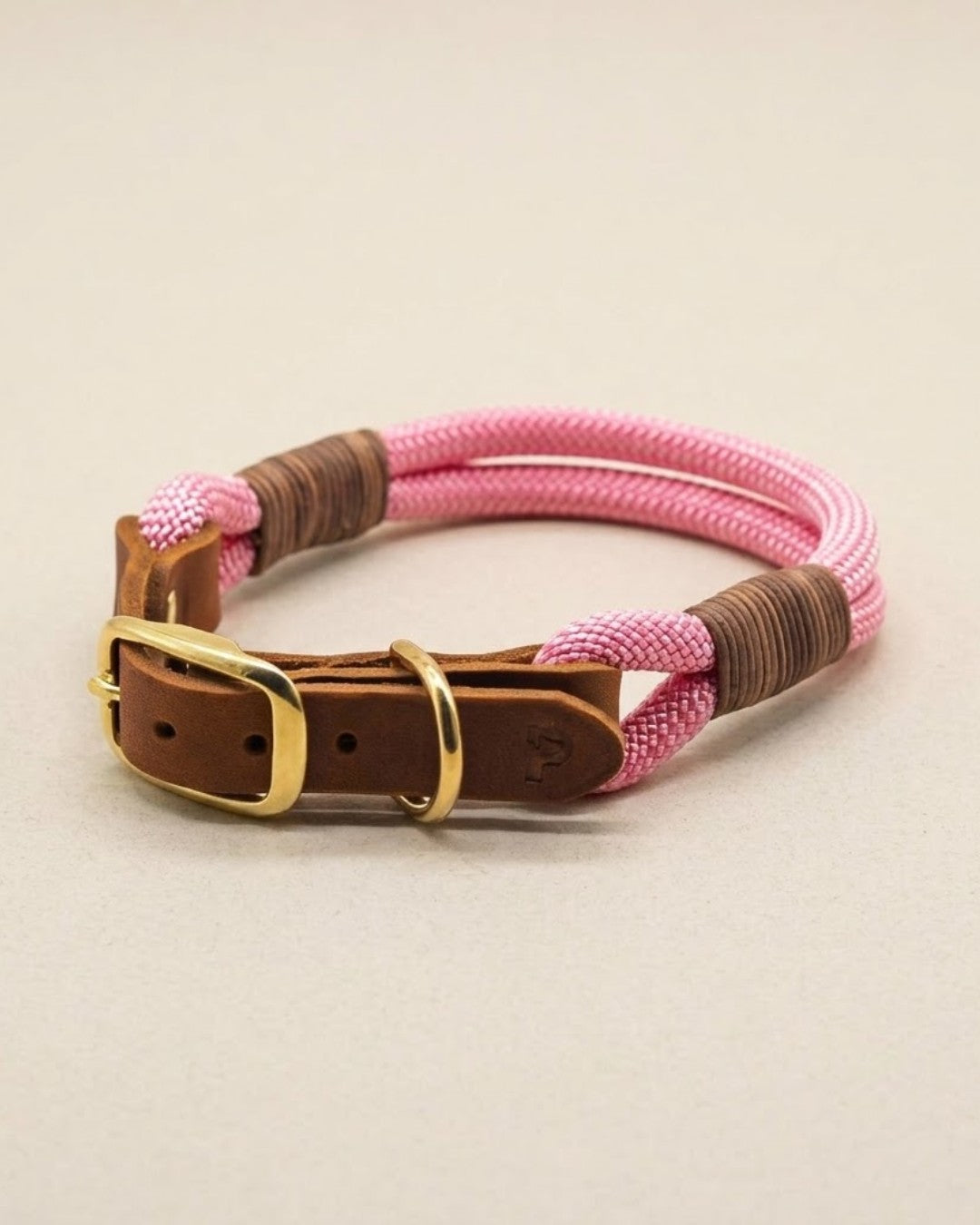 B-Ware Tauhalsband 'Rosy' zum Sonderpreis aus Kletterseil, robust und in Größen mit Verstellbereich, individuell auf Anfrage – Pawsome Hundezubehör aus der Wiener Manufaktur