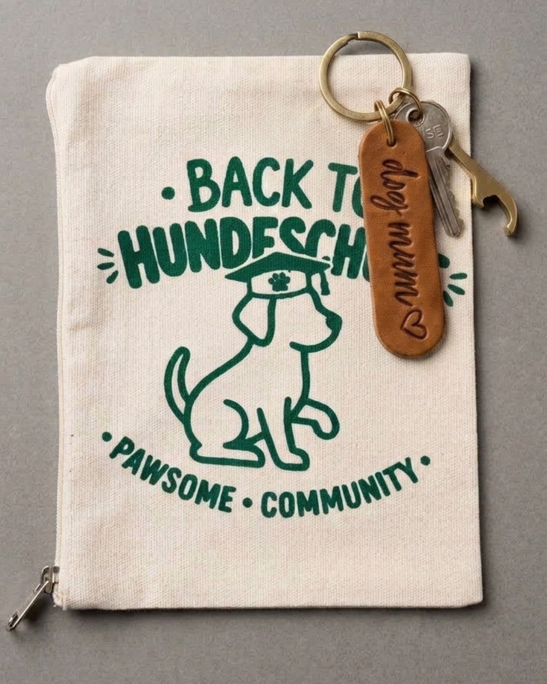 Gratis ab 109 €: Anhänger 'dog mum' + Zip Bag – Beschäftigung und Spielspaß für Hunde, erhältlich bei Pawsome Hundezubehör