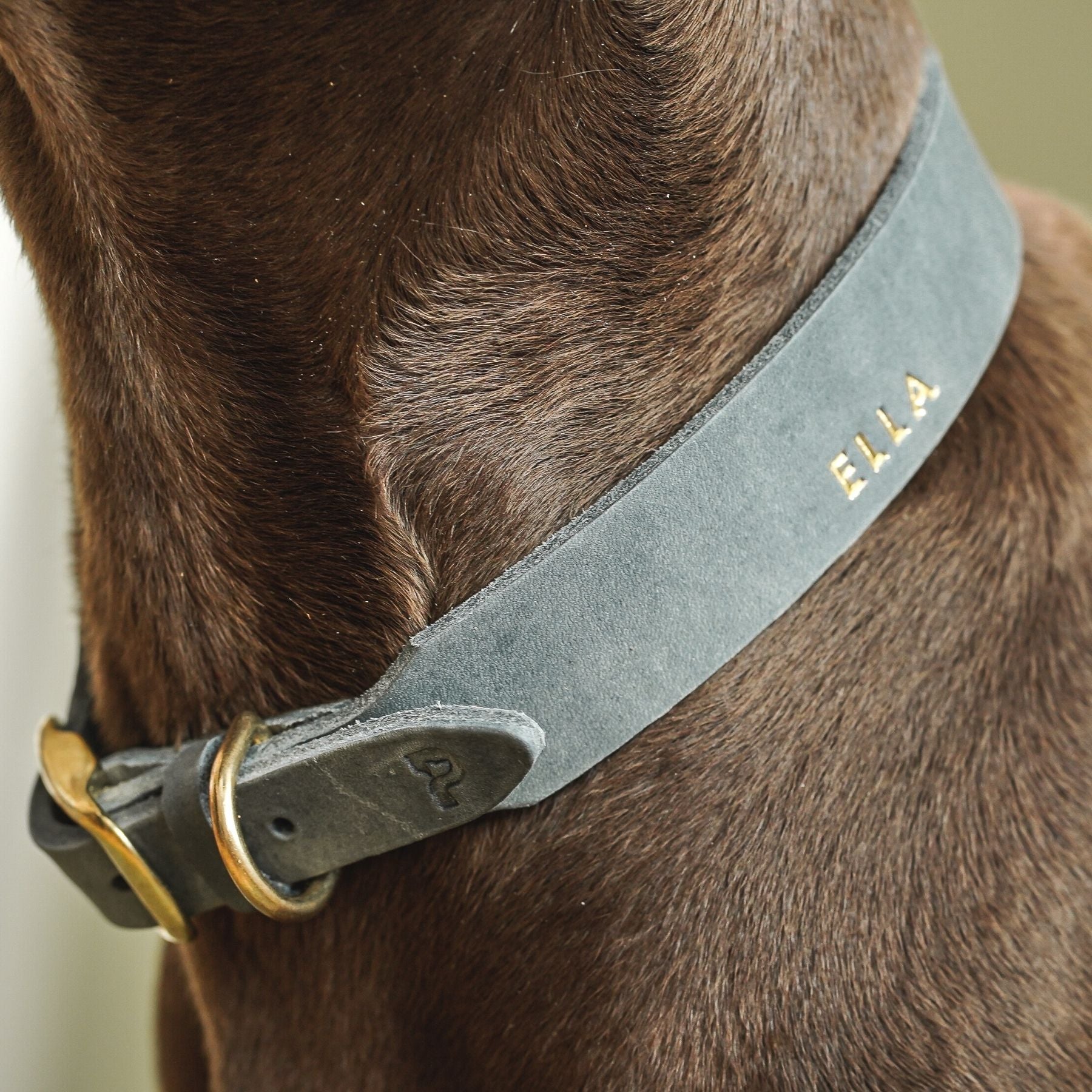 Personalisierbares Lederhalsband  mit Name | Steingrau