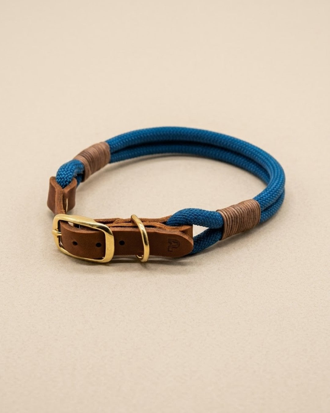 B-Ware Tauhalsband 'Dusty Blue' zum Sonderpreis aus Kletterseil, robust und in Größen mit Verstellbereich, individuell auf Anfrage – Pawsome Hundezubehör aus der Wiener Manufaktur