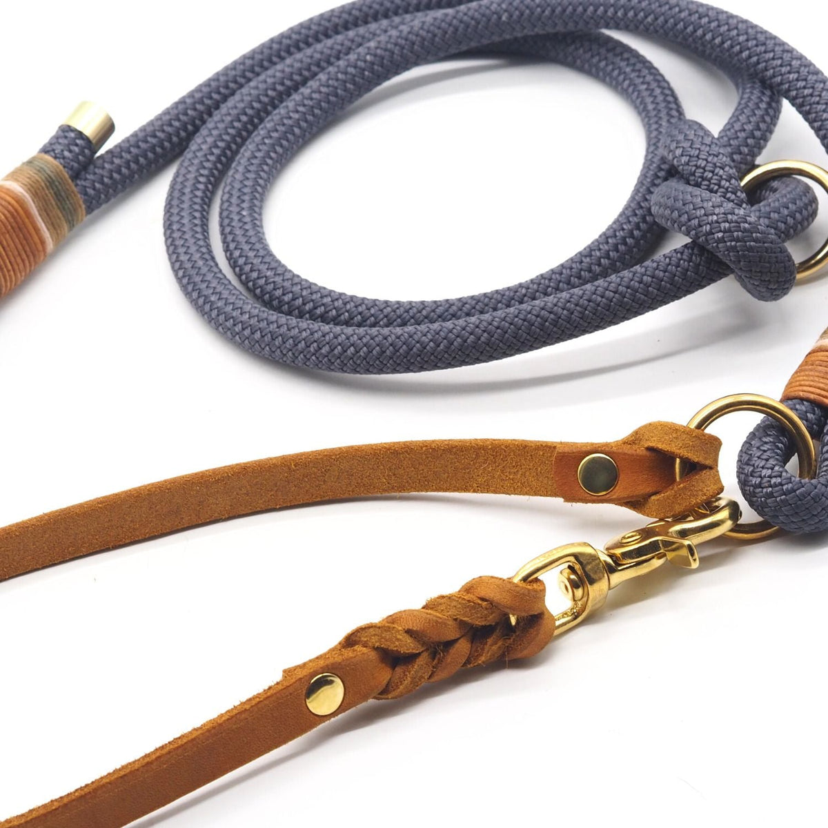 B-Ware Tauleine 'Vienna' zum Sonderpreis: Leder-Handschlaufe und Karabiner der Tauleine im Detail – Pawsome Hundezubehör